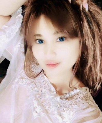 Я живу в Москве, и моя любовь к этому городу отражается в каждом моем движении. Мои услуги - искушение, которое нельзя устоять. У меня есть множество фото, которые подтвердят, что я именно та, о ком ты мечтаешь. Позволь мне удовлетворить все твои желания, мой опыт и нежные прикосновения позаботятся о тебе. Прочитай отзывы о моей работе, и ты поймешь, что я лучший выбор. Приглашаю тебя на встречу, чтобы разделить незабываемые моменты. 💋 404, 25 лет